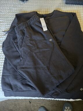 ZELOS Black Crewneck T-Shirt